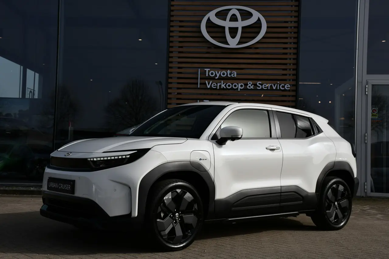 Toyota Urban Cruiser Executive 61 kWh Automaat 174Pk 2026, foto 1