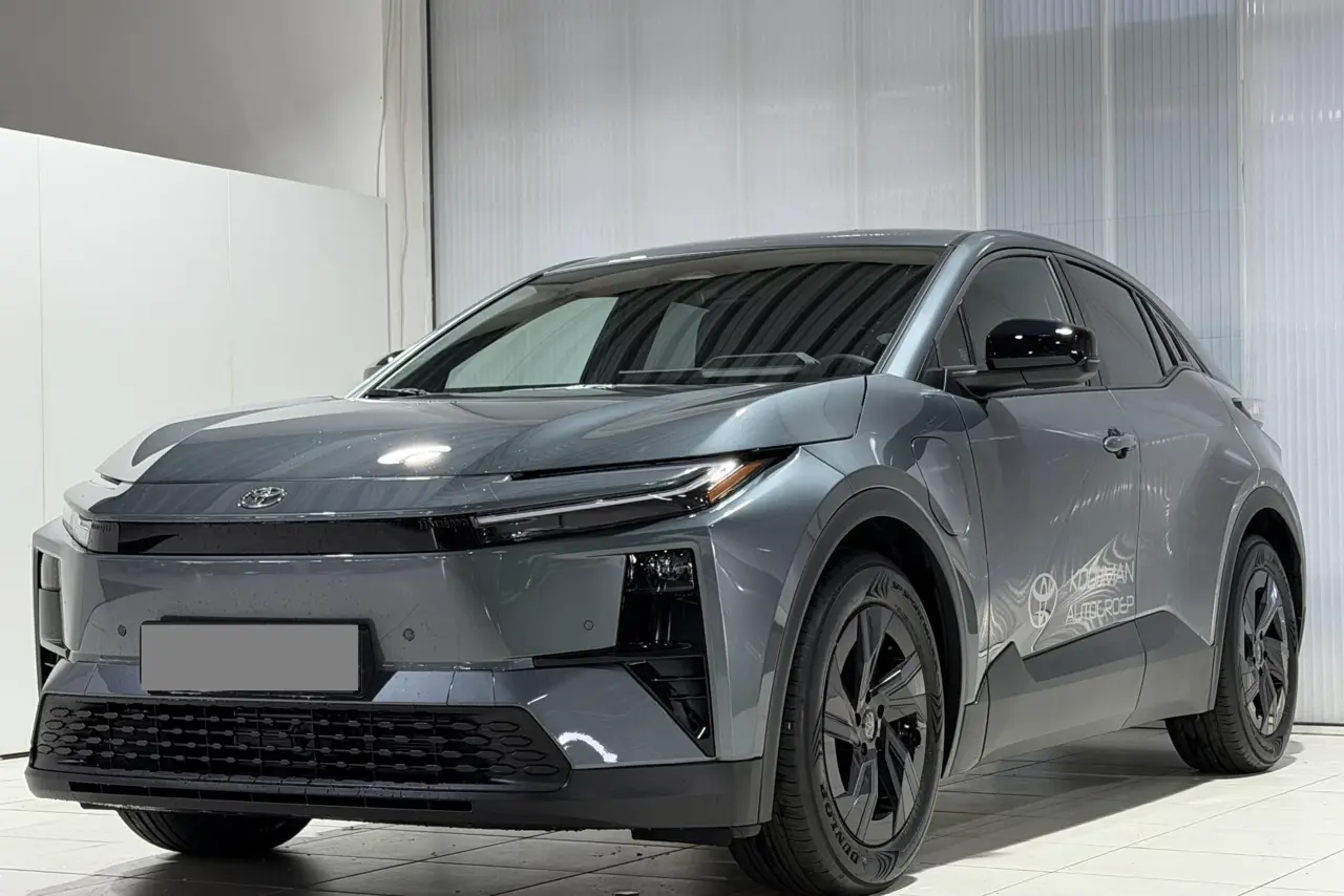 Toyota C-HR First Edition 77 kWh 2026, foto 1
