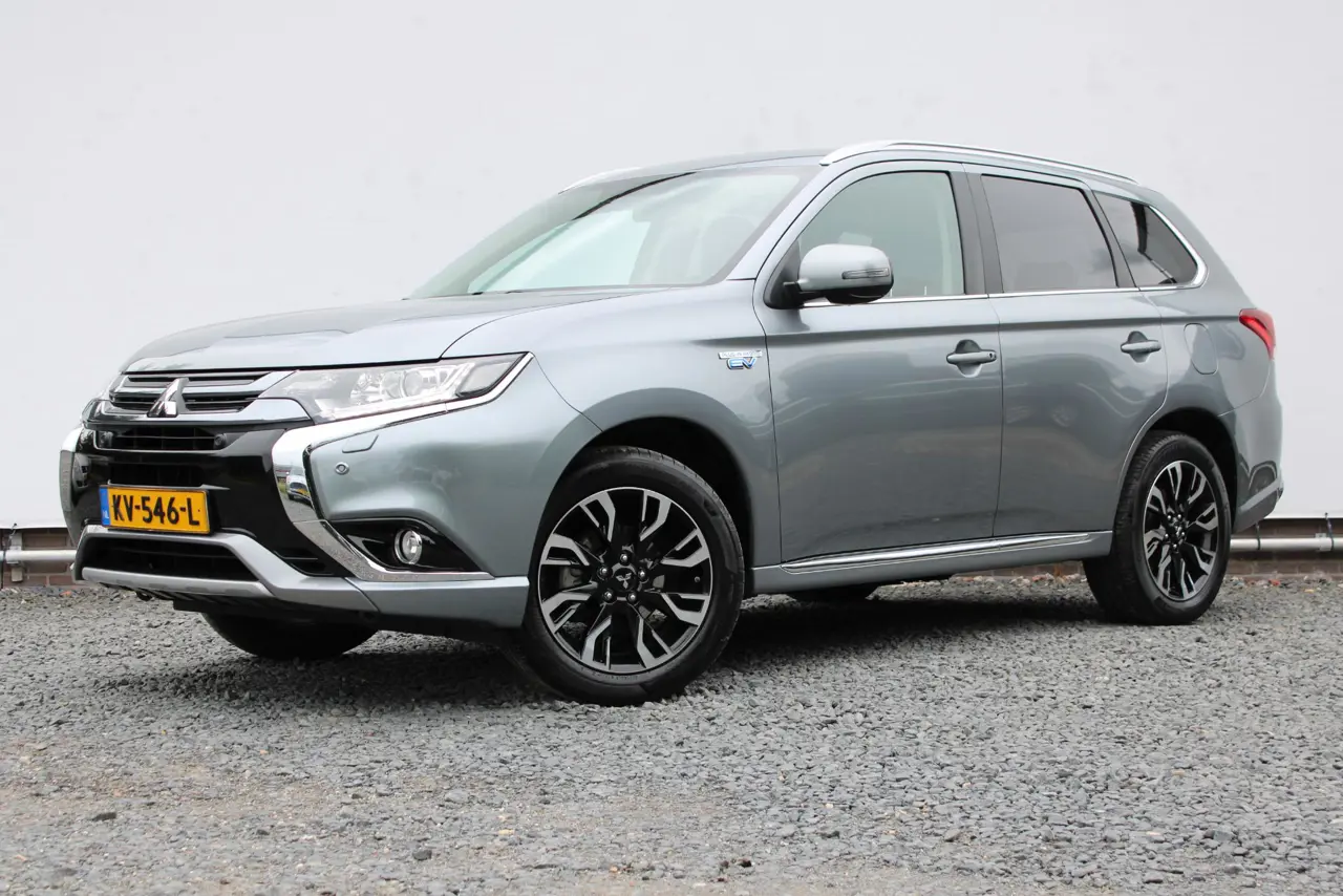 Mitsubishi Outlander 2.0 PHEV Executive Edition 2016, photo 1