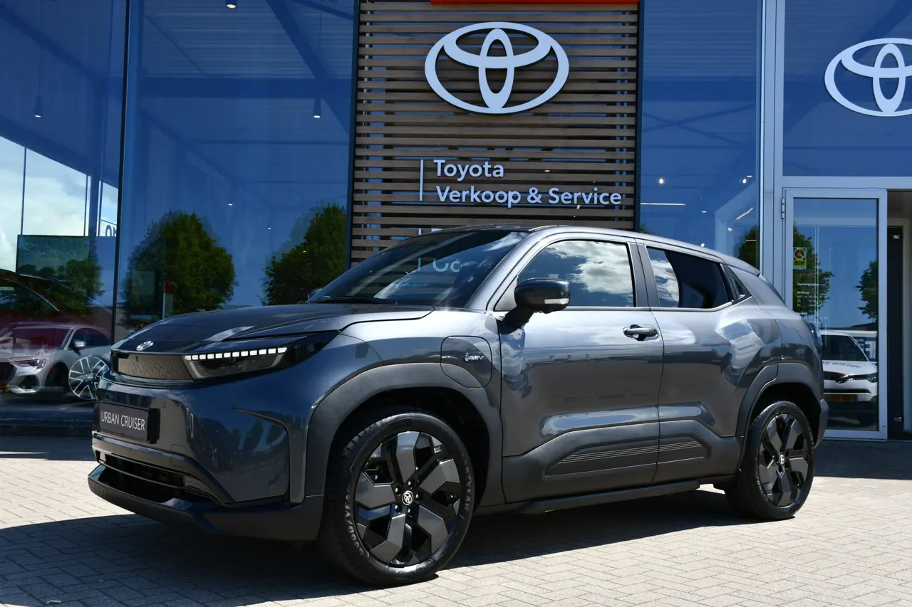 Toyota Urban Cruiser Executive 61 kWh 2026, foto 1