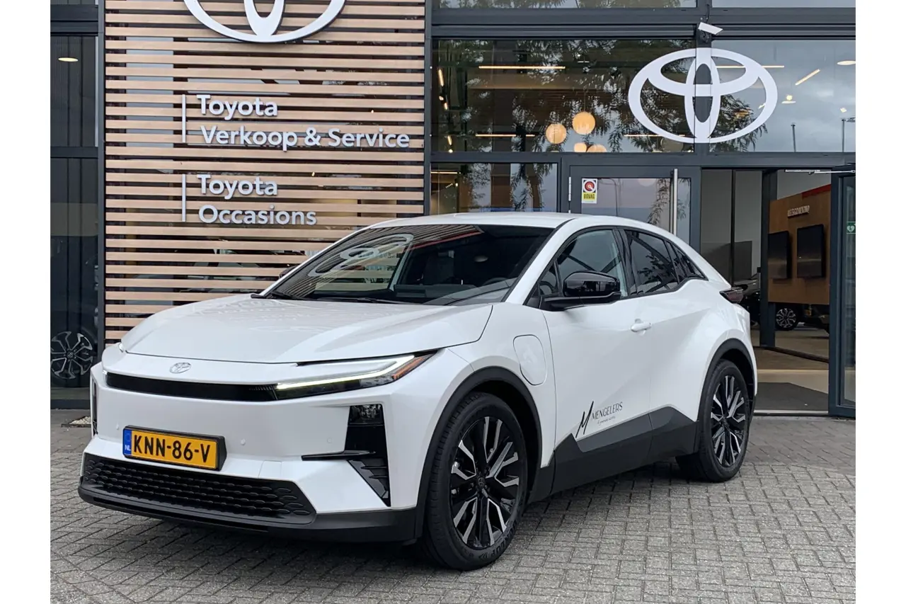 Toyota C-HR First Edition 77 kWh 2026, foto 1