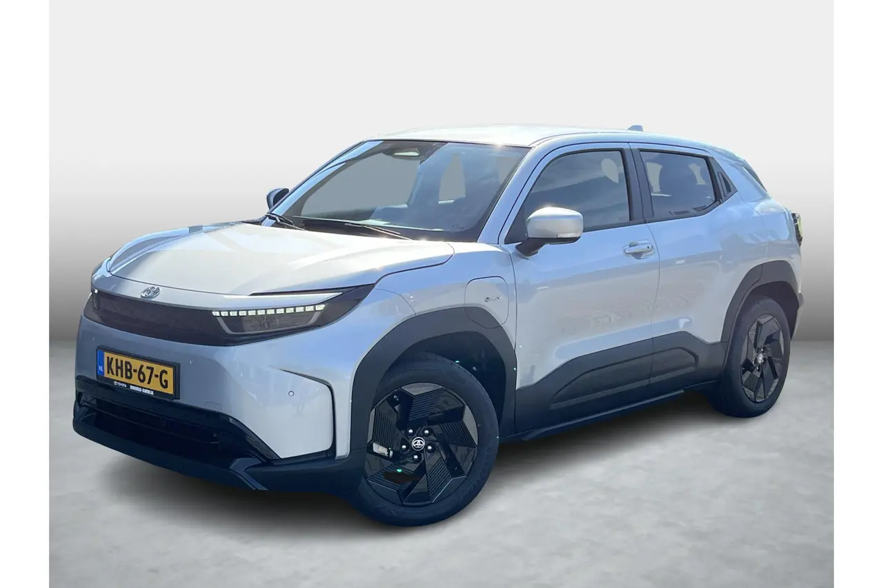 Toyota Urban Cruiser Dynamic 61 kWh 2026, foto 1