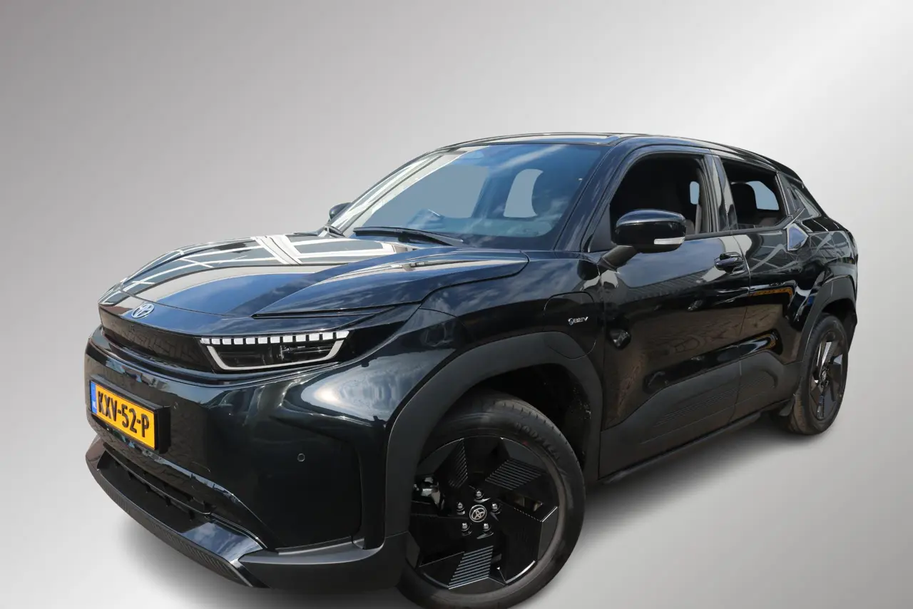 Toyota Urban Cruiser Dynamic 61 kWh 2026, foto 1