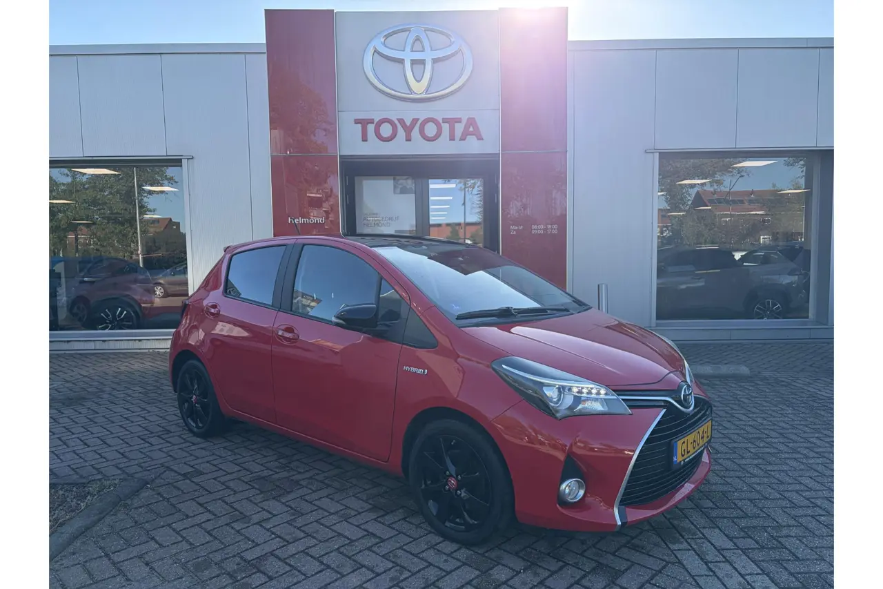 Toyota Yaris 1.5 Hybrid Dynamic 2015, foto 1