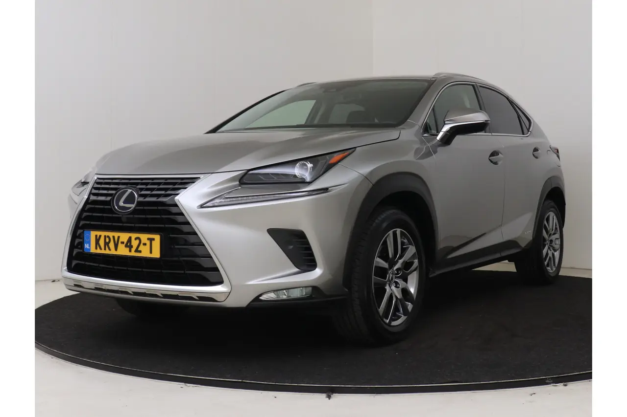 Lexus NX 300H AWD Luxury Line 2020, foto 1