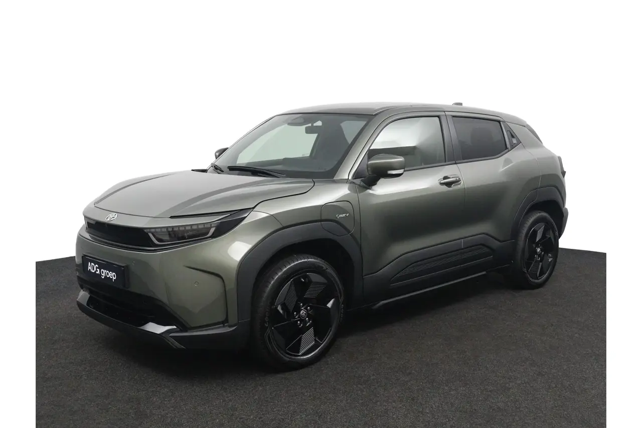 Toyota Urban Cruiser Dynamic 61 kWh 2026, foto 1