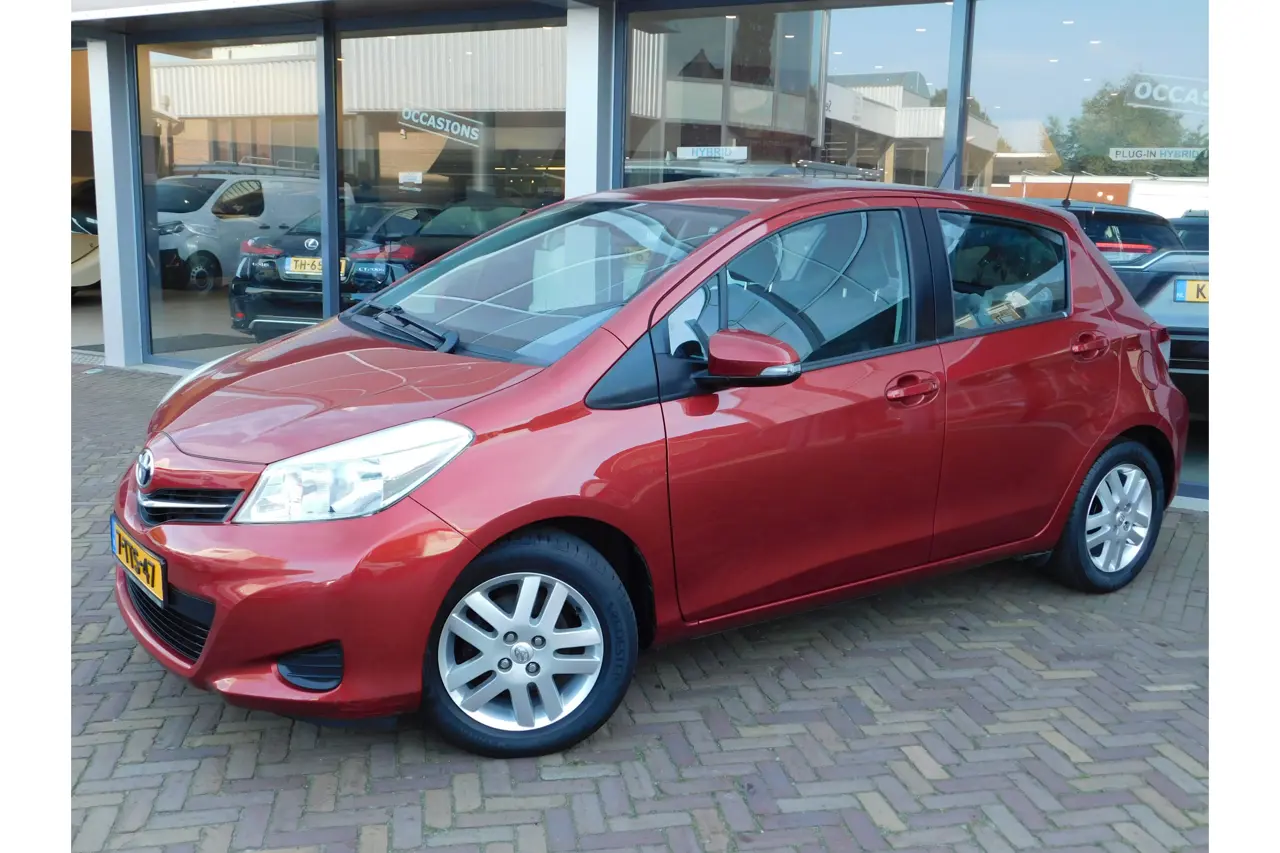 Toyota Yaris 1.3 VVT-i Now 2014, foto 1