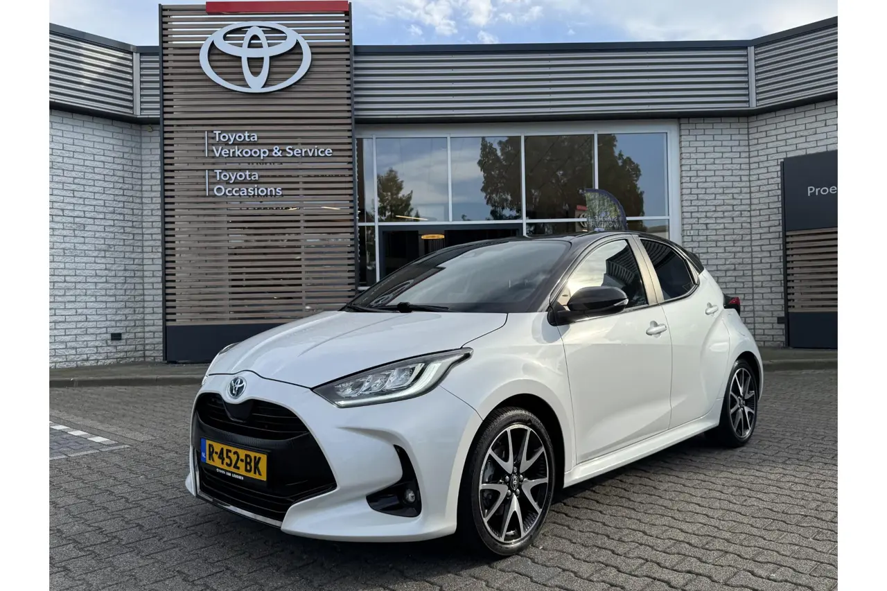 Toyota Yaris 1.5 Hybrid Executive 2022, foto 1