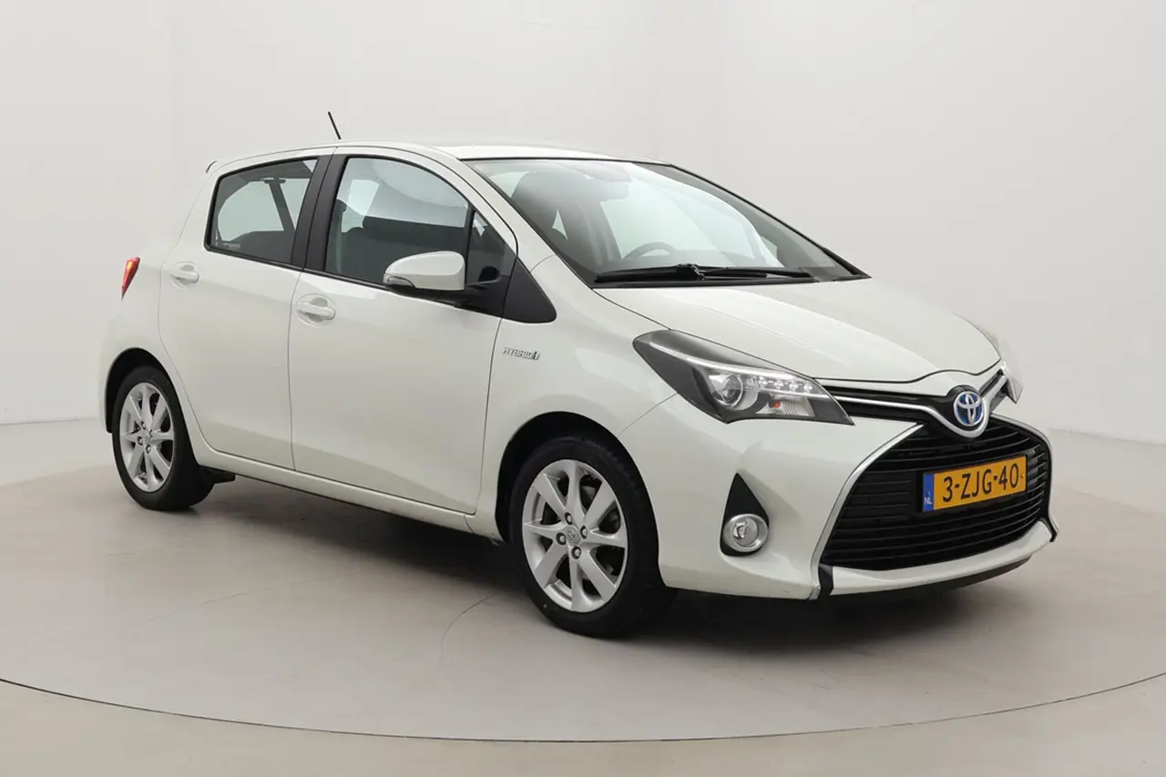 Toyota Yaris 1.5 Hybrid Dynamic 2015, foto 1
