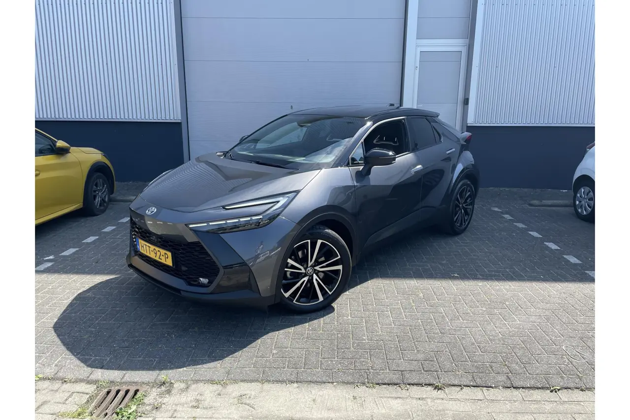 Toyota C-HR 2.0 Plug-In Hybrid 220 Executive 2025, foto 1