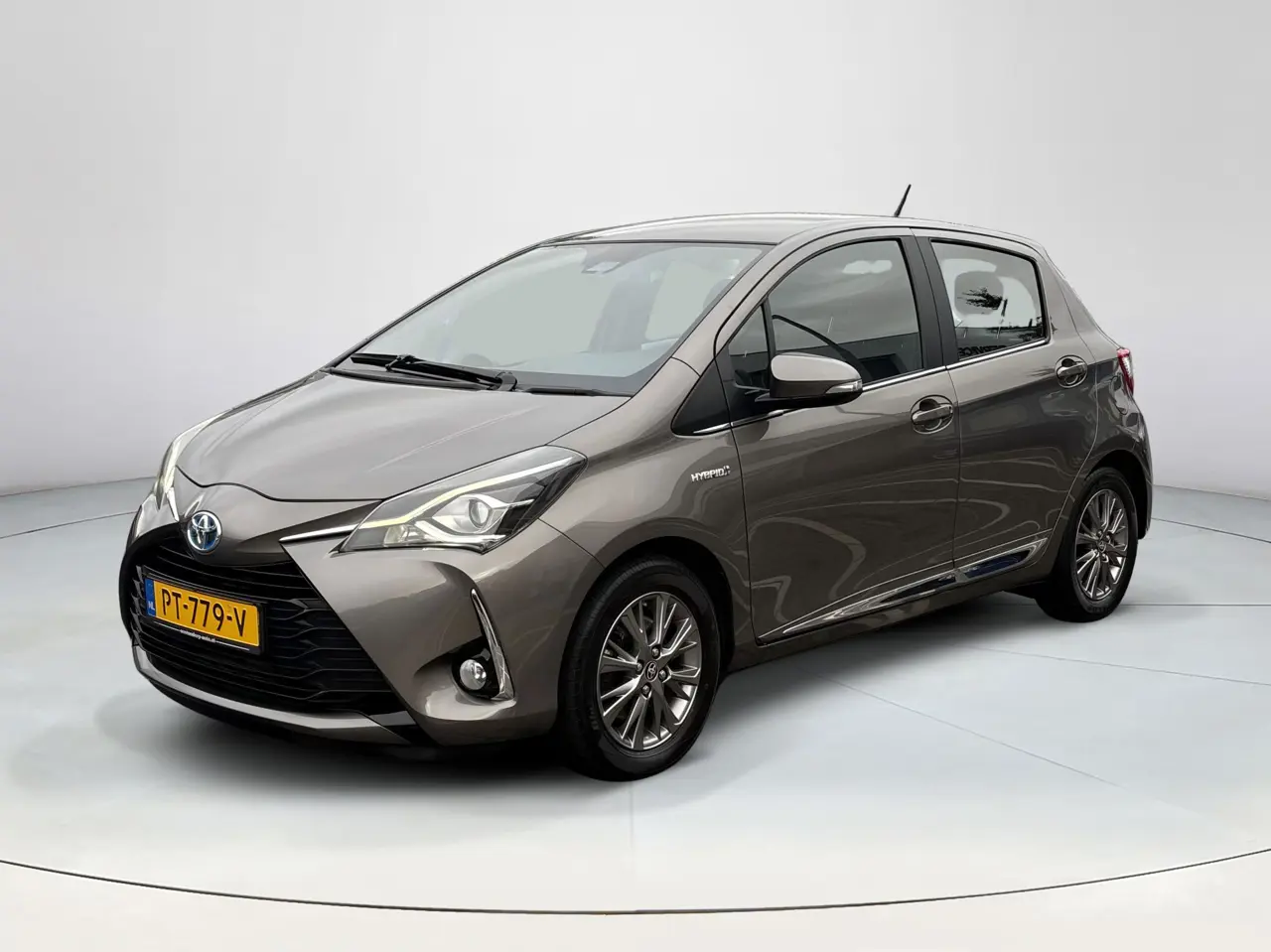 Toyota Yaris 1.5 Hybrid Executive 2017, foto 1
