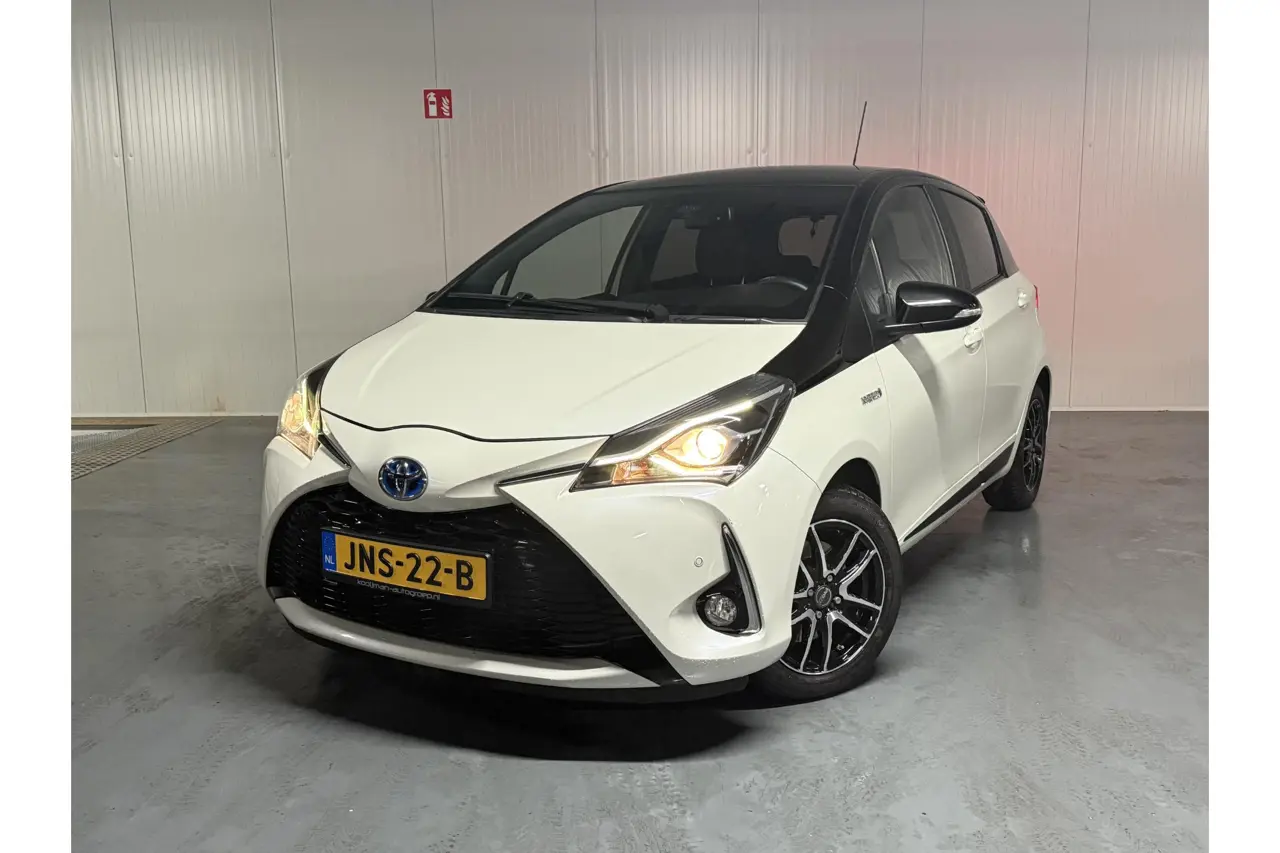 Toyota Yaris 1.5 Hybrid Bi-Tone 2017, foto 1