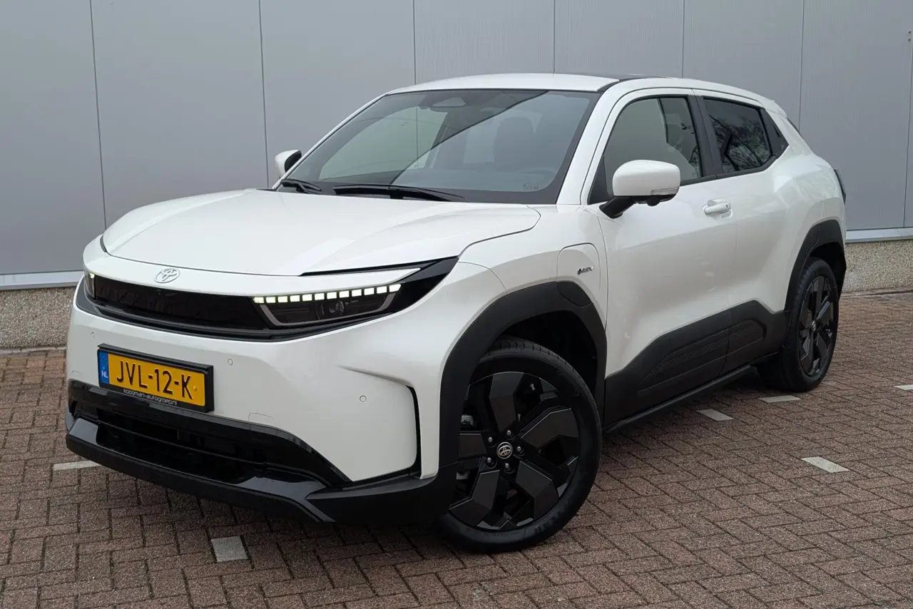 Toyota Urban Cruiser Executive 61 kWh 2026, foto 1