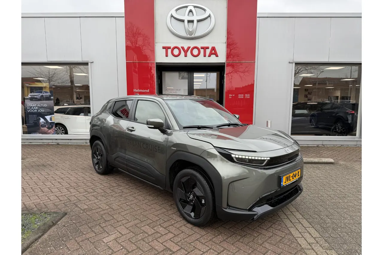 Toyota Urban Cruiser Dynamic 61 kWh 2026, foto 1