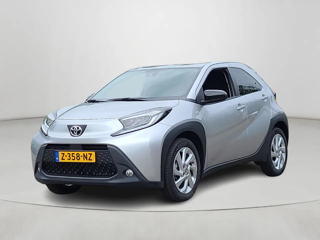 Toyota Aygo X 1.0 VVT-i S-CVT First 2023, foto 1