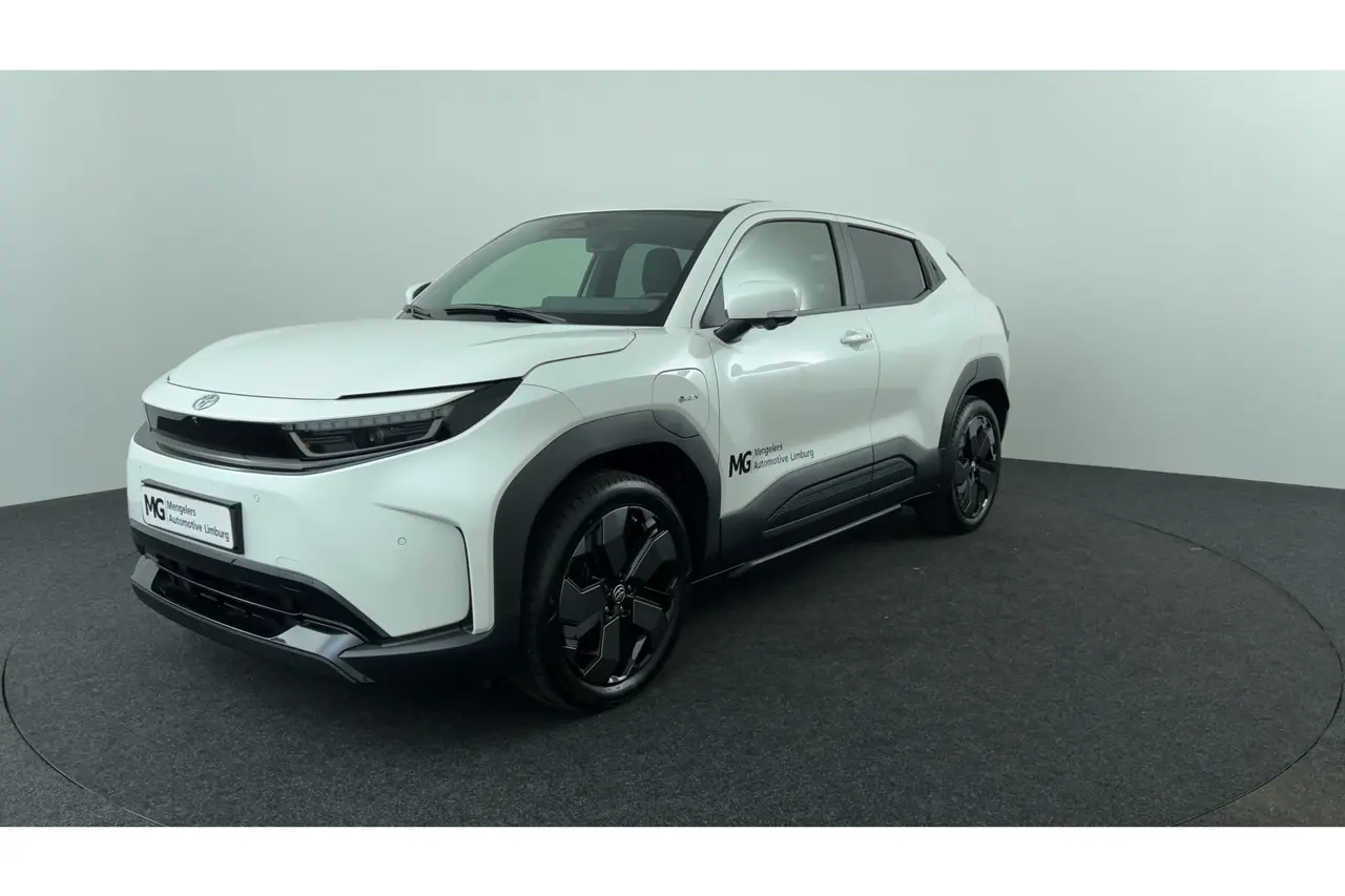 Toyota Urban Cruiser Executive 61 kWh 2026, foto 1