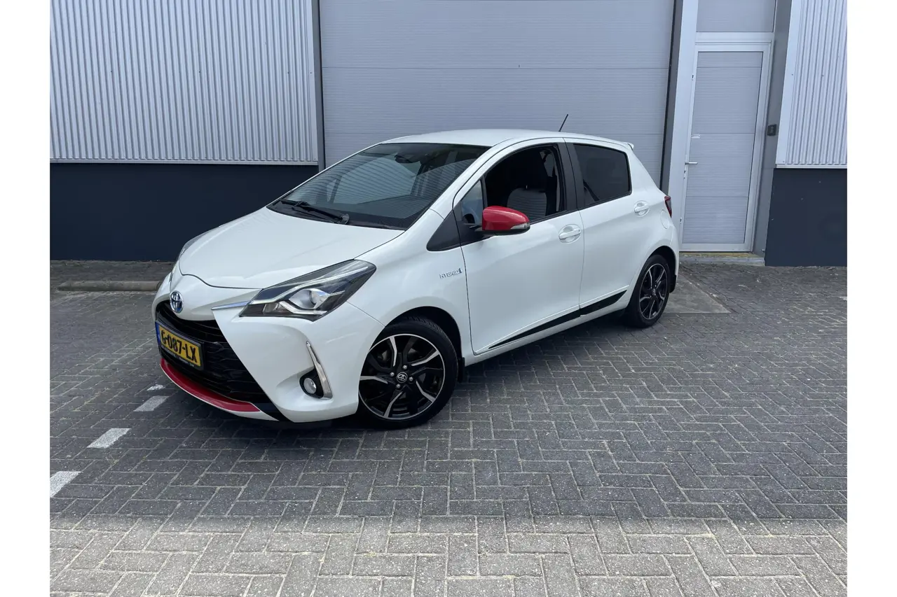 Toyota Yaris 1.5 Hybrid Executive 2018, foto 1