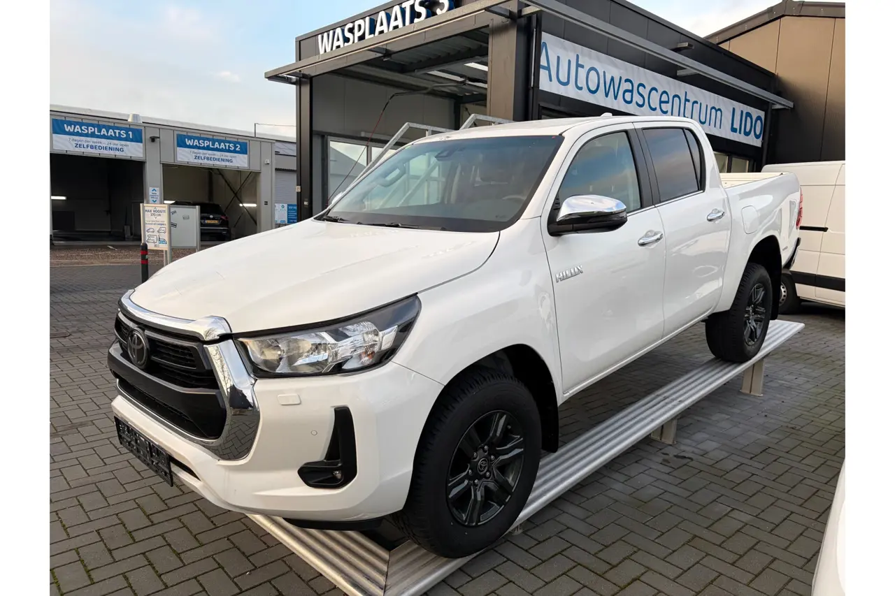 Toyota Hilux 2.4 D-4D Double Cab Challenger Van Automaat 2024, foto 1