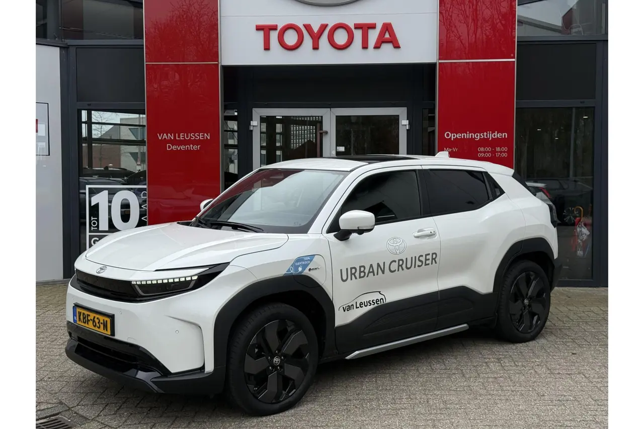 Toyota Urban Cruiser Executive 61 kWh 2026, foto 1