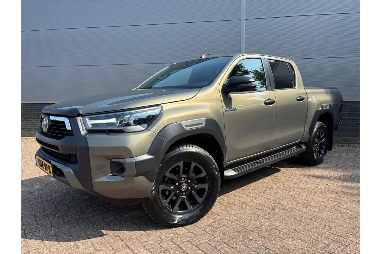 Toyota Hilux 2.8 D-4D Double Cab Invincible 2021, foto 1