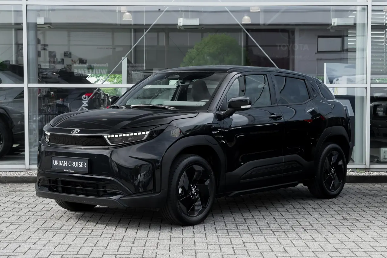 Toyota Urban Cruiser Dynamic 61 kWh 2026, foto 1