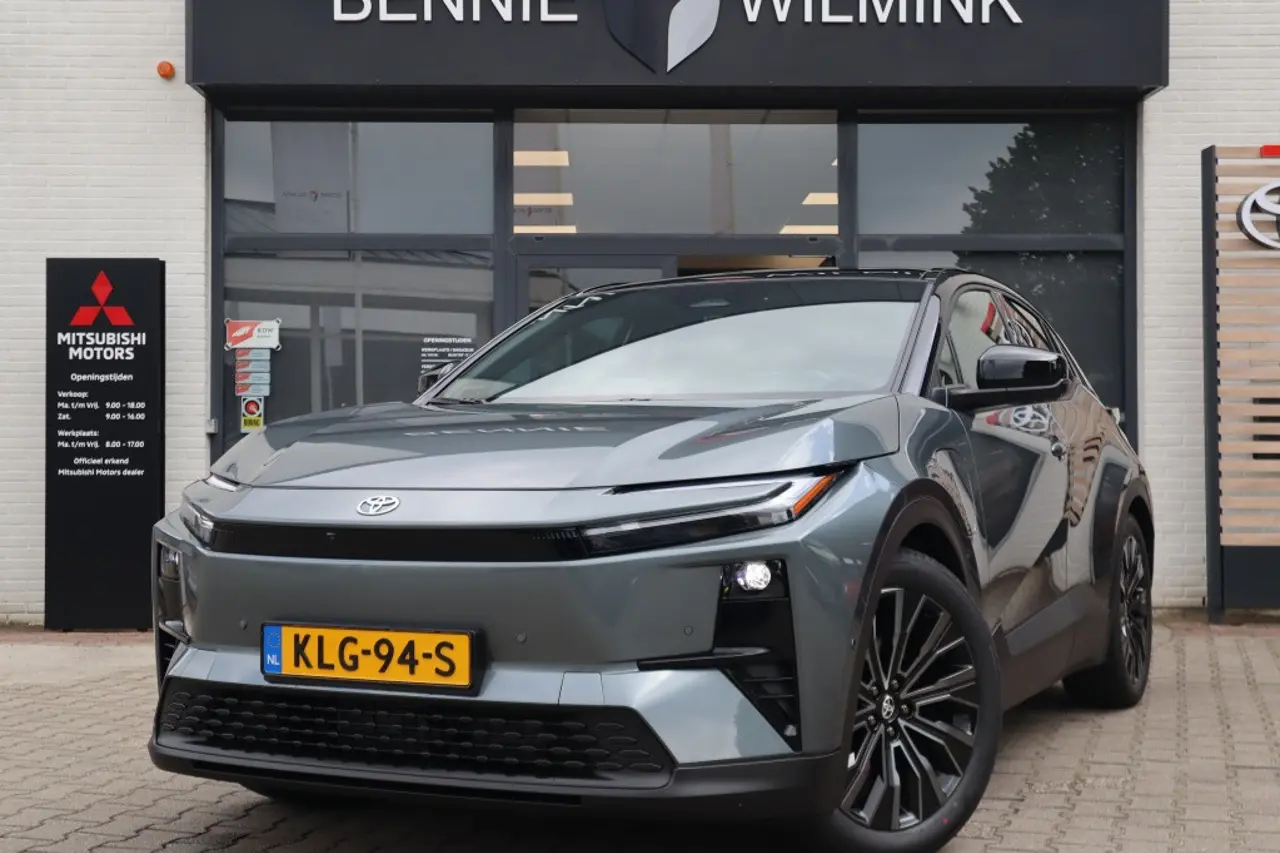 Toyota C-HR Executive AWD 77 kWh 2026, foto 1