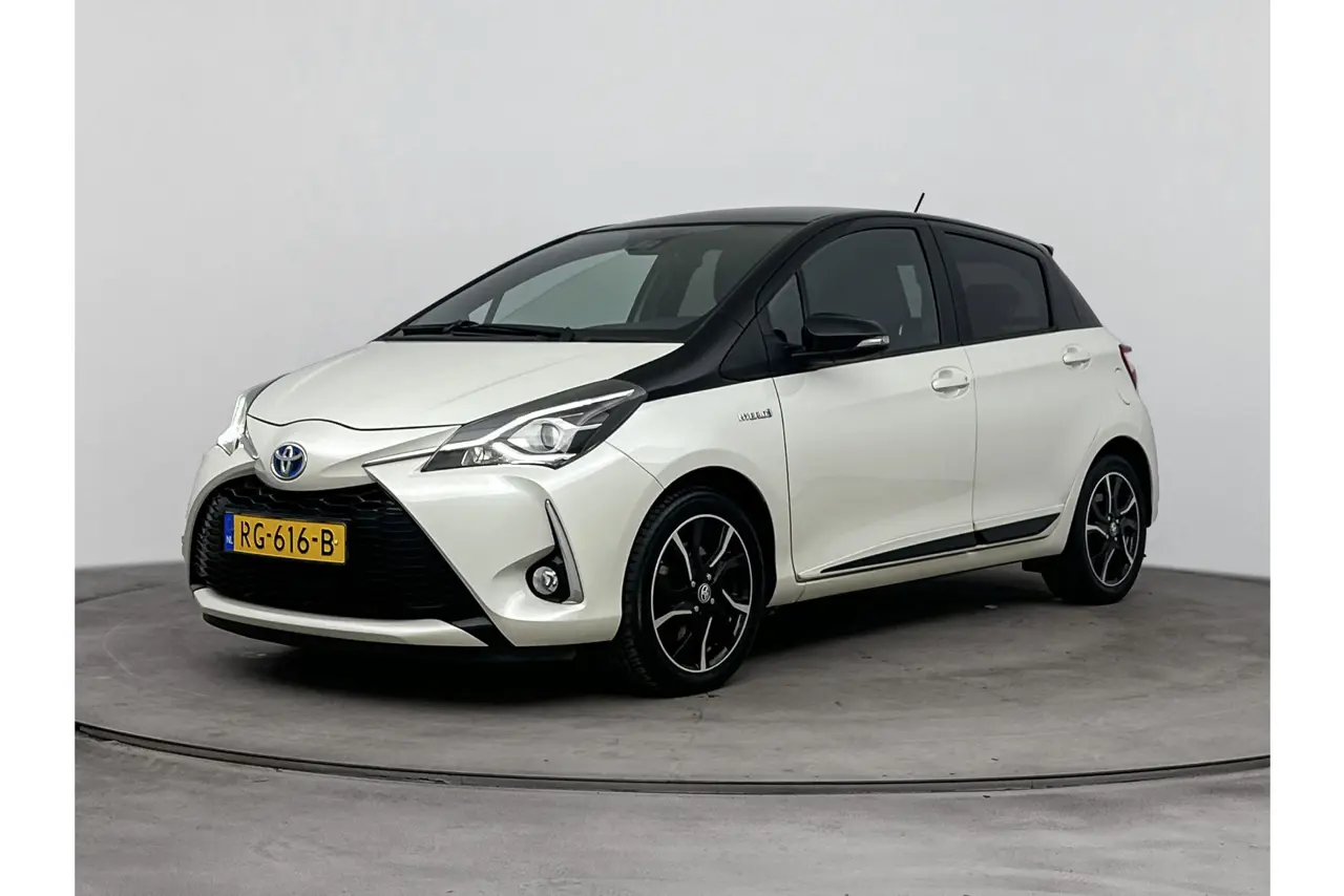 Toyota Yaris 1.5 Hybrid Bi-Tone 2017, foto 1