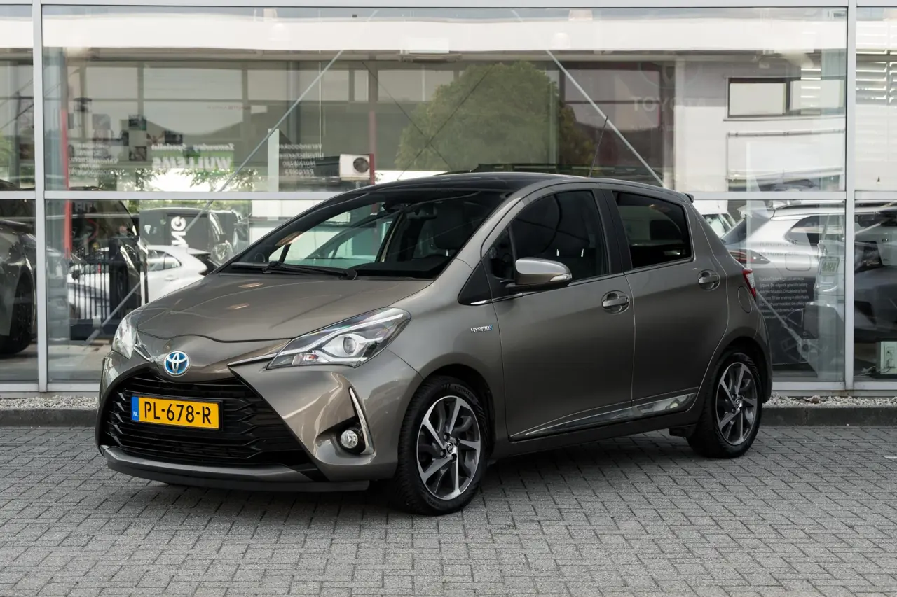 Toyota Yaris 1.5 Hybrid Premium 2017, foto 1