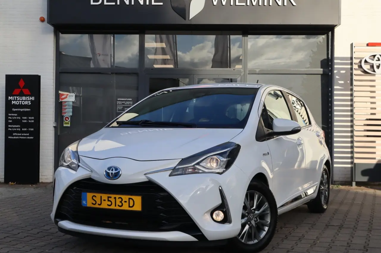 Toyota Yaris 1.5 Hybrid Executive 2018, foto 1
