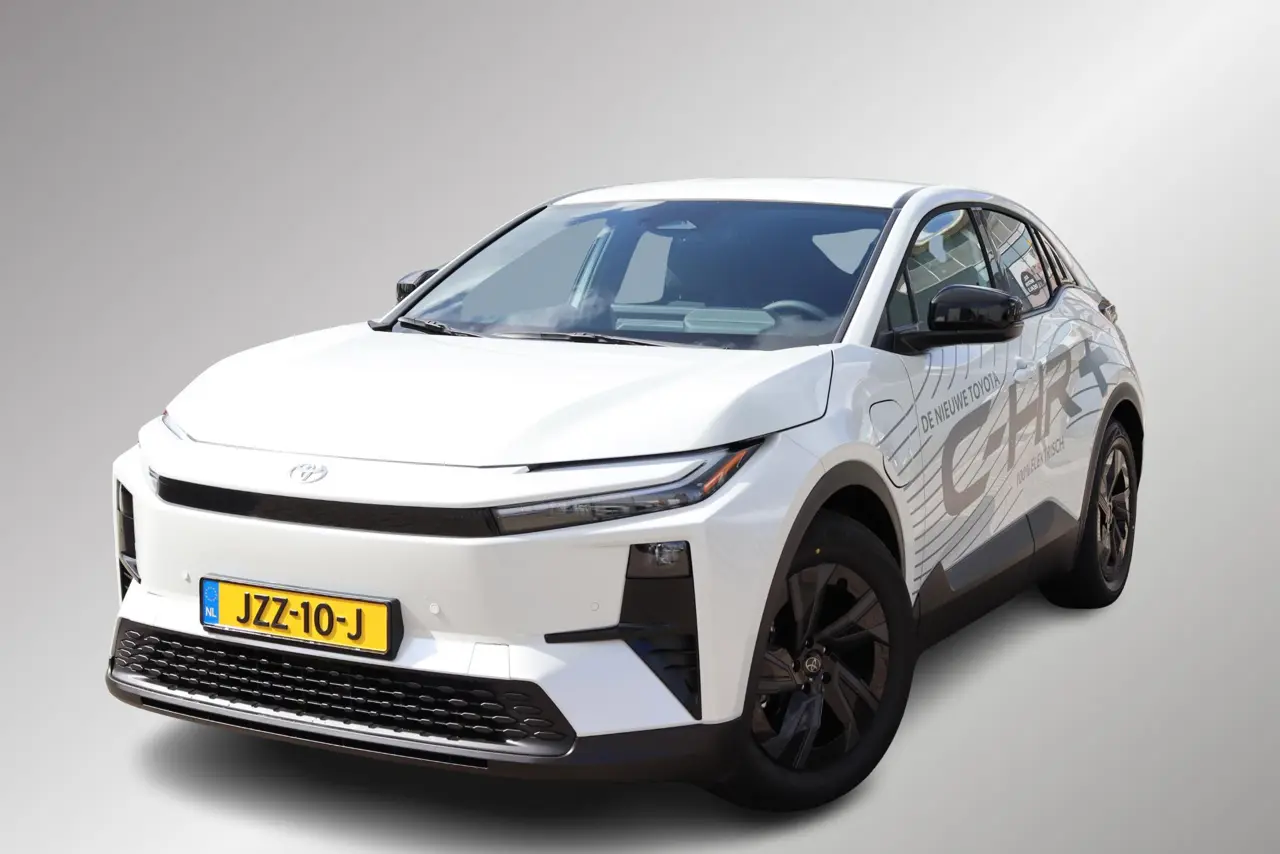 Toyota C-HR First Edition 77 kWh 2026, foto 1