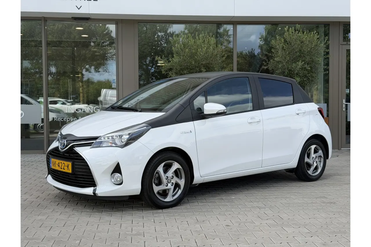 Toyota Yaris 1.5 Hybrid Trend Bi-Tone 2017, foto 1