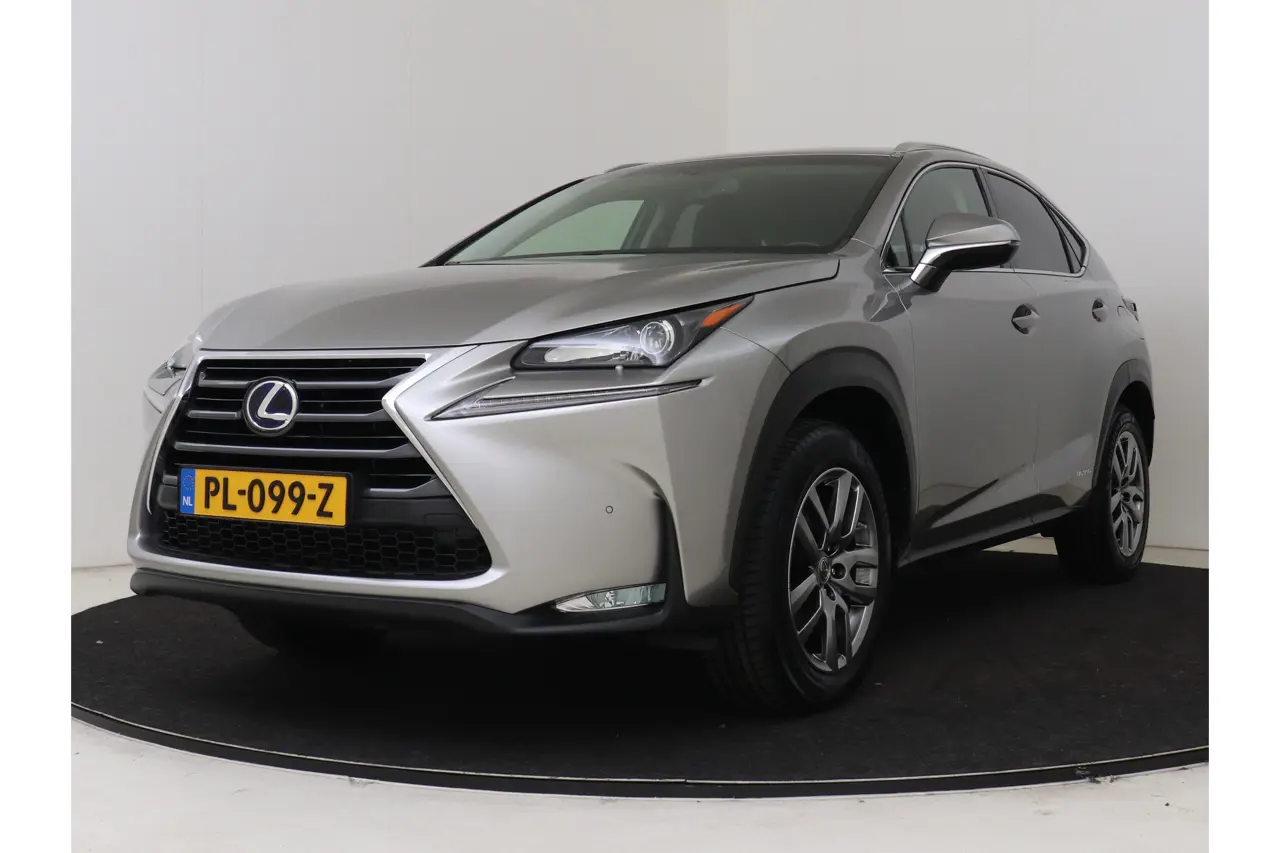 Lexus NX 300H AWD Luxury Line 2017, foto 1