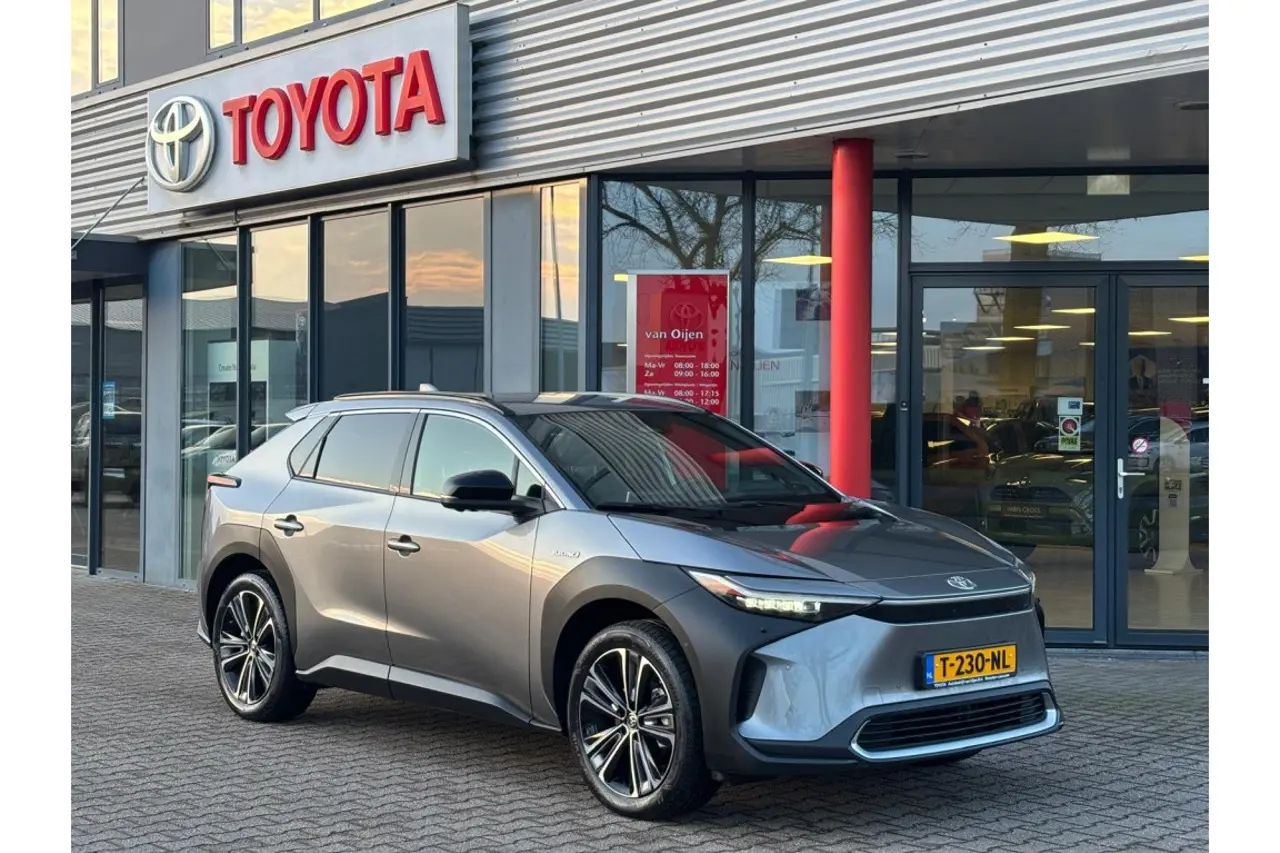 Toyota bZ4X Premium 4WD 71 kWh 2023, foto 1