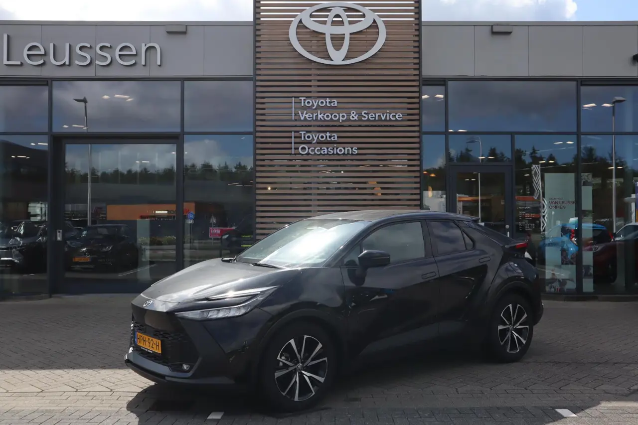 Toyota C-HR Hybrid 140 Dynamic 2025, foto 1