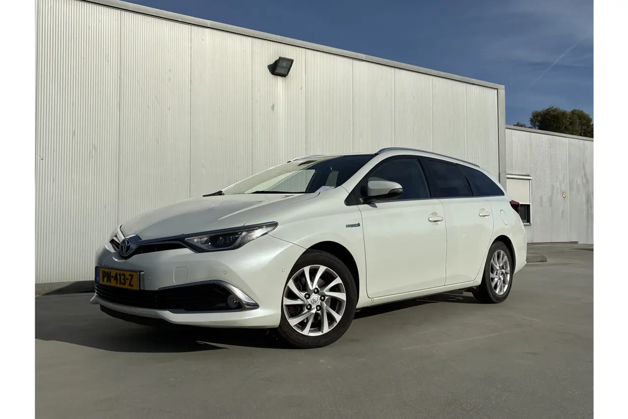 Toyota Auris Touring Sports 1.8 Hybrid Executive Go Automaat 2017, foto 1