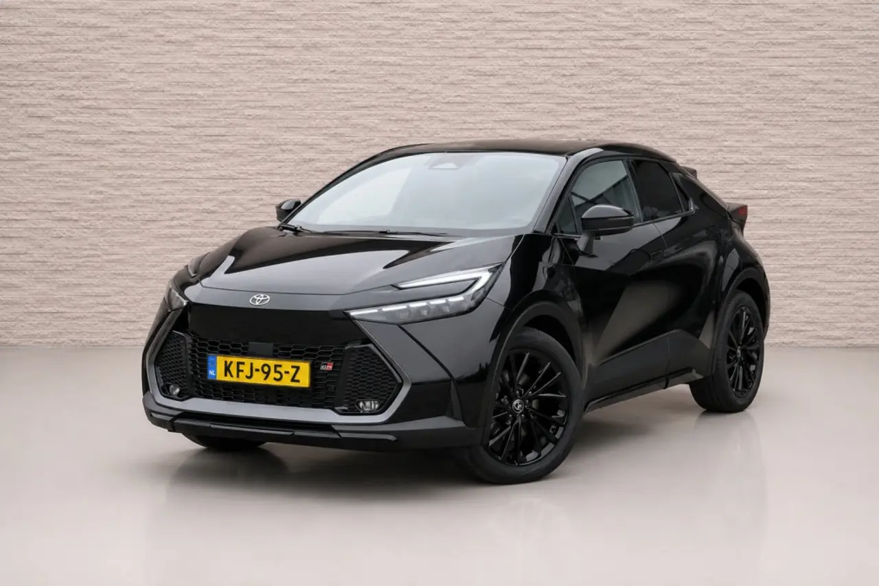 Toyota C-HR 2.0 PHEV 220 Black Edition Automaat 2026, foto 1