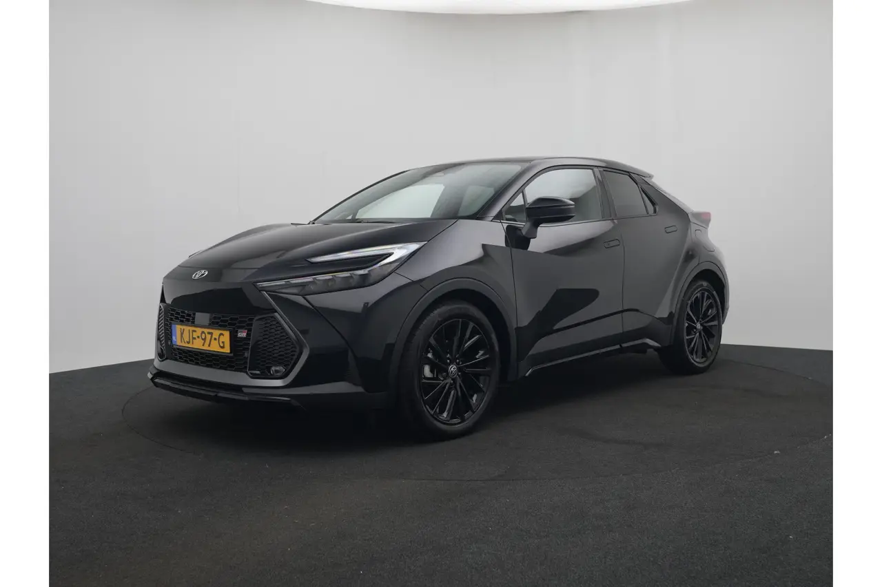 Toyota C-HR Hybrid 140 Executive Black Edition 2026, foto 1
