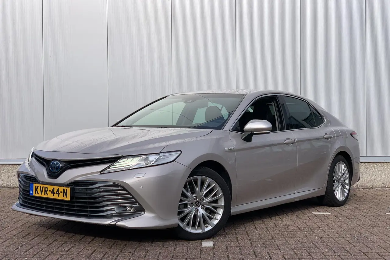 Toyota Camry 2.5 Hybrid Premium 2021, foto 1