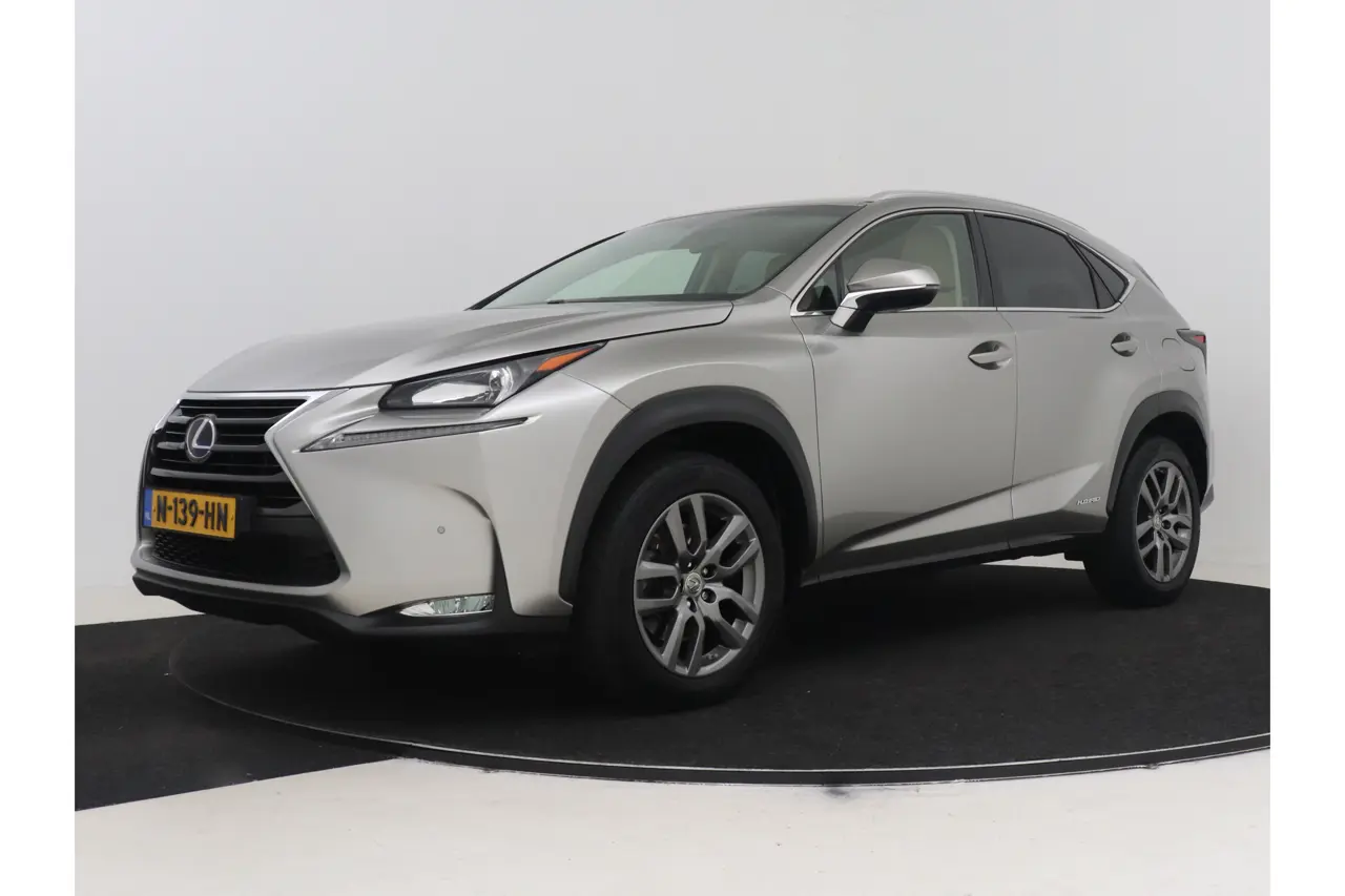 Lexus NX 300H AWD Business Line 2016, foto 1
