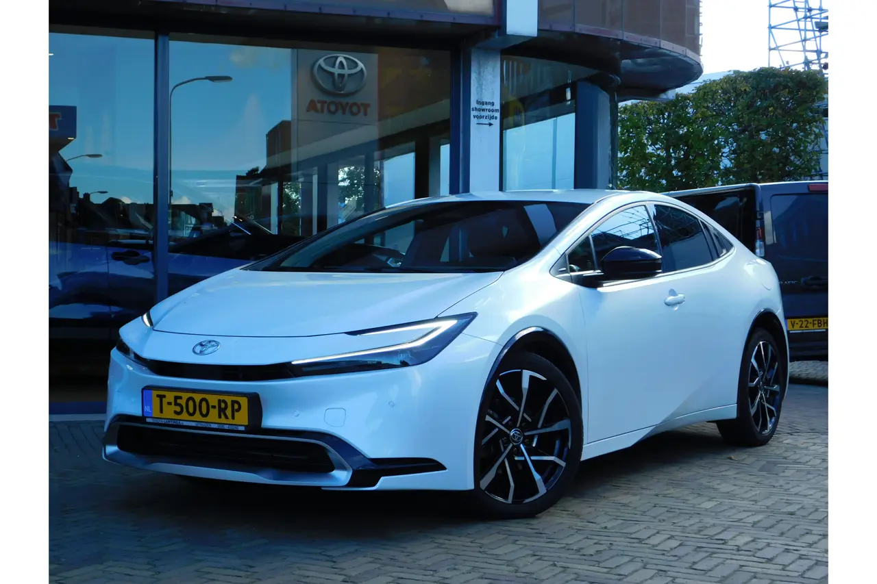 Toyota Prius 2.0 Plug-In Executive 2023, foto 1
