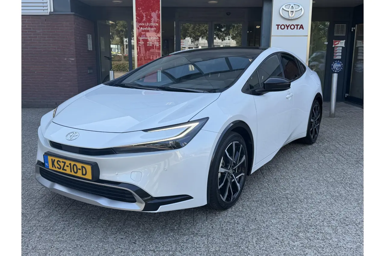 Toyota Prius 2.0 Plug-In Executive Skyview 2025, foto 1
