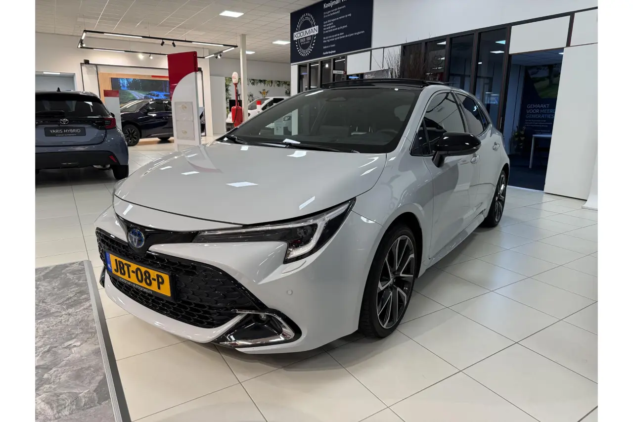 Toyota Corolla Hybrid 140 Executive 2025, photo 1